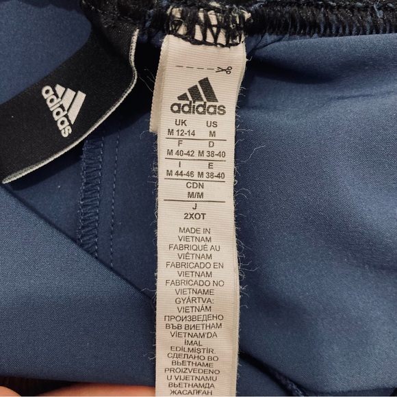 Women’s Adidas Shorts Pockets Athletic Stretchy Running Curved Hem M Navy Blue - Picture 10 of 13